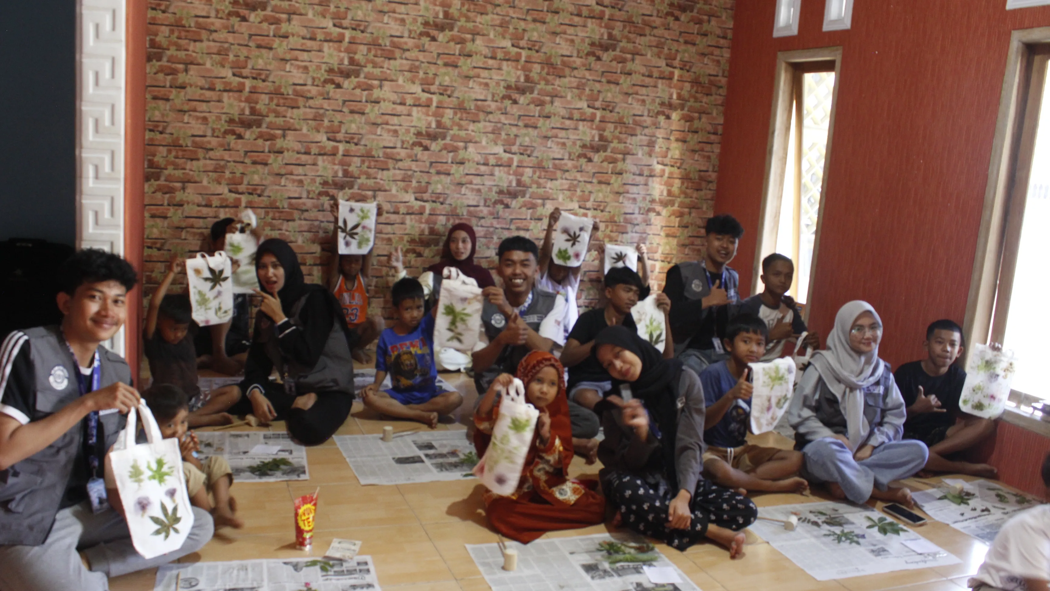 Eksplorasi Kreativitas Anak Melalui Pelatihan Eco Pounding